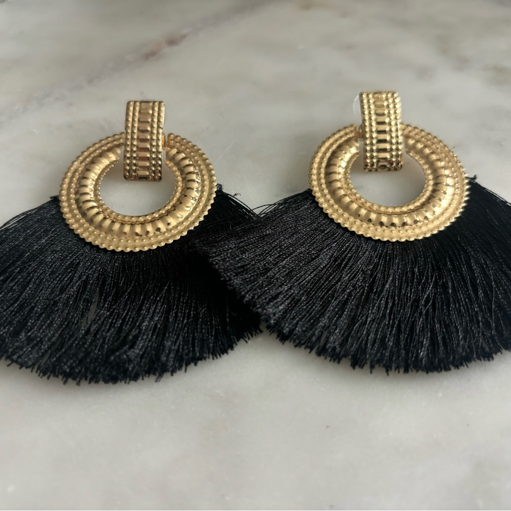 Beautiful earrings - Picture 2 of 3
